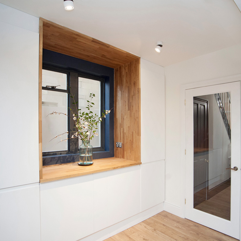 Tips to declutter and Spring clean interior, using plant in the home, storage ideas.